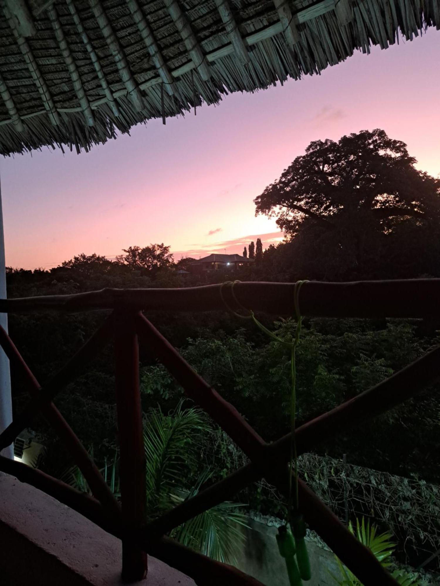 Diani Yoga Barn Bed and Breakfast Ukunda Δωμάτιο φωτογραφία